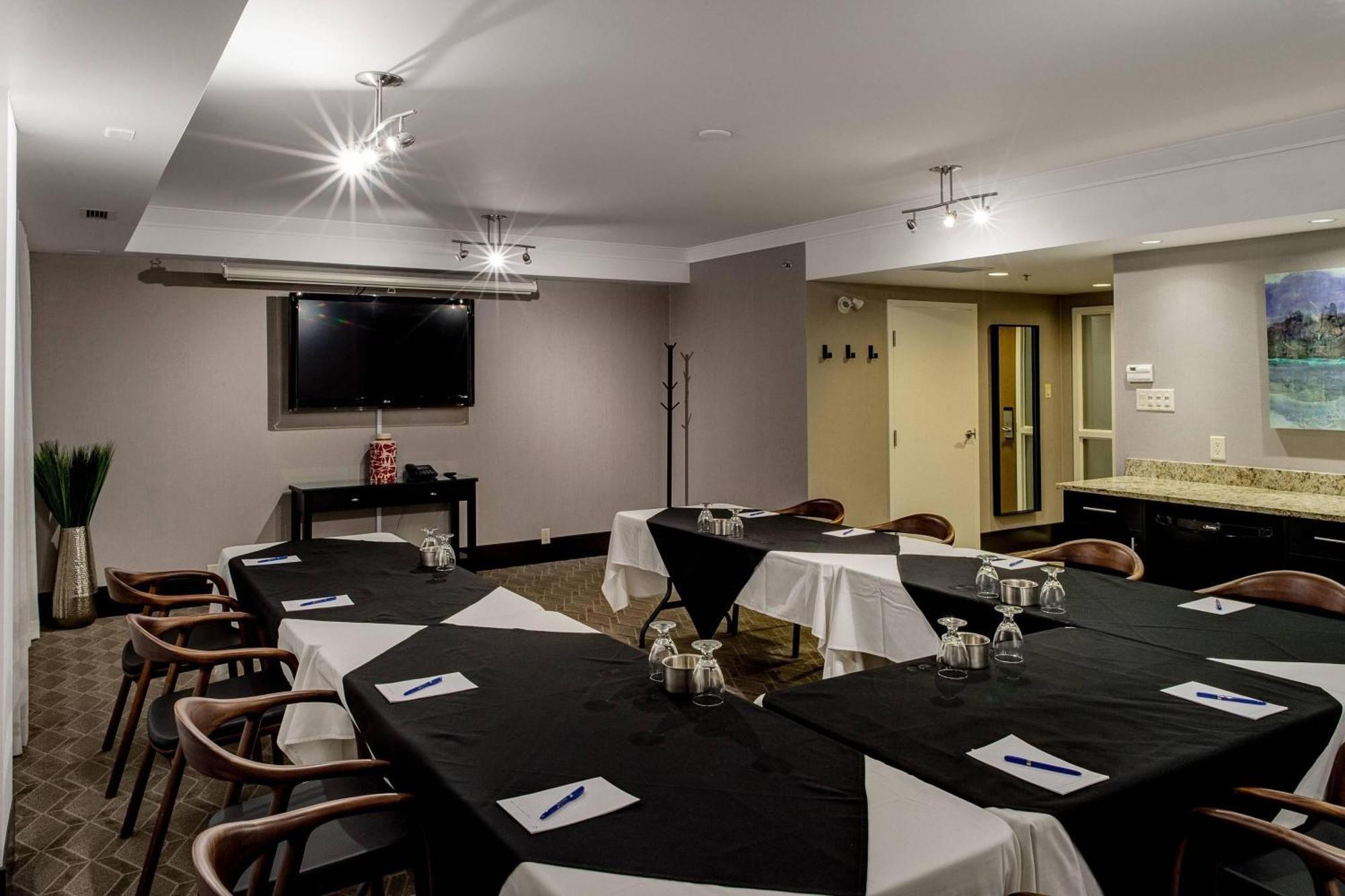 Delta Hotels By Marriott Kamloops Extérieur photo